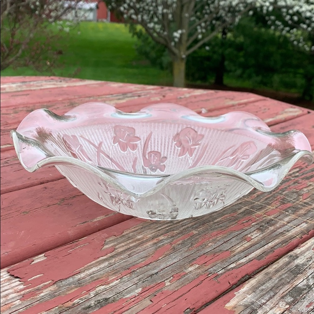 Ruffled crystal bowl🌷